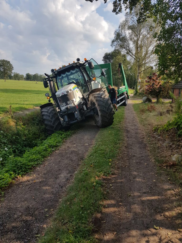 tracktor stuck in a ditch